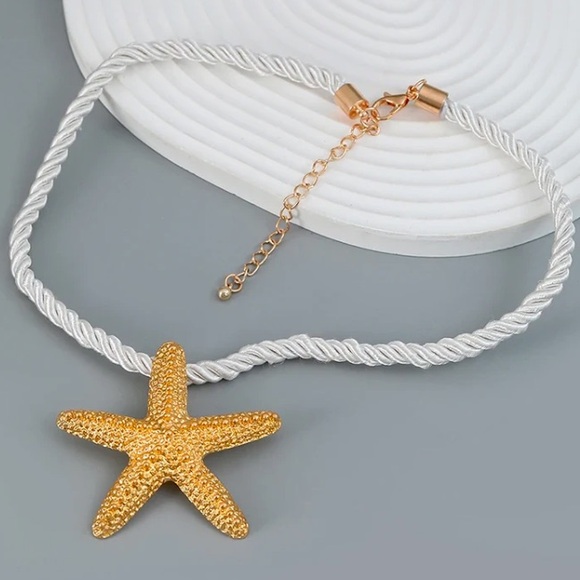 🌟 Starfish Big Gold Robe Necklace - Picture 2 of 3